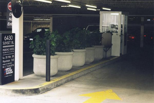 Manhattan Contemporary / Modern planters Concrete Creations 