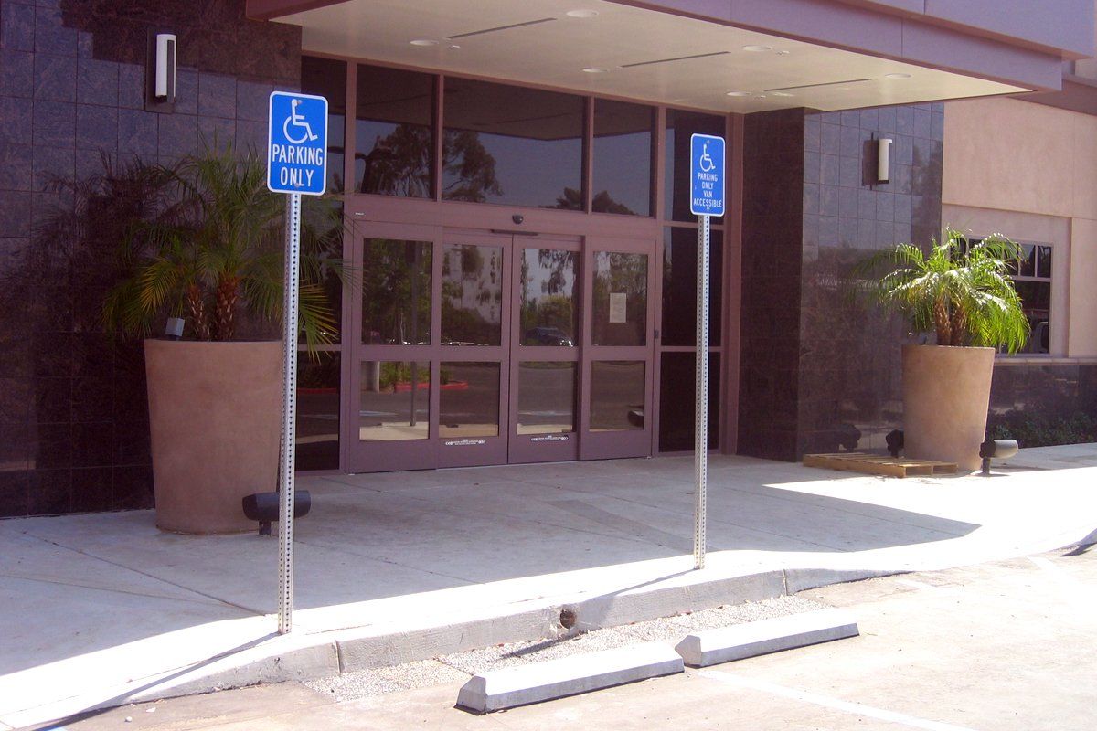 Wallgreen Cone 27" x 36" & 36" x48" Contemporary / Modern planters Concrete Creations 