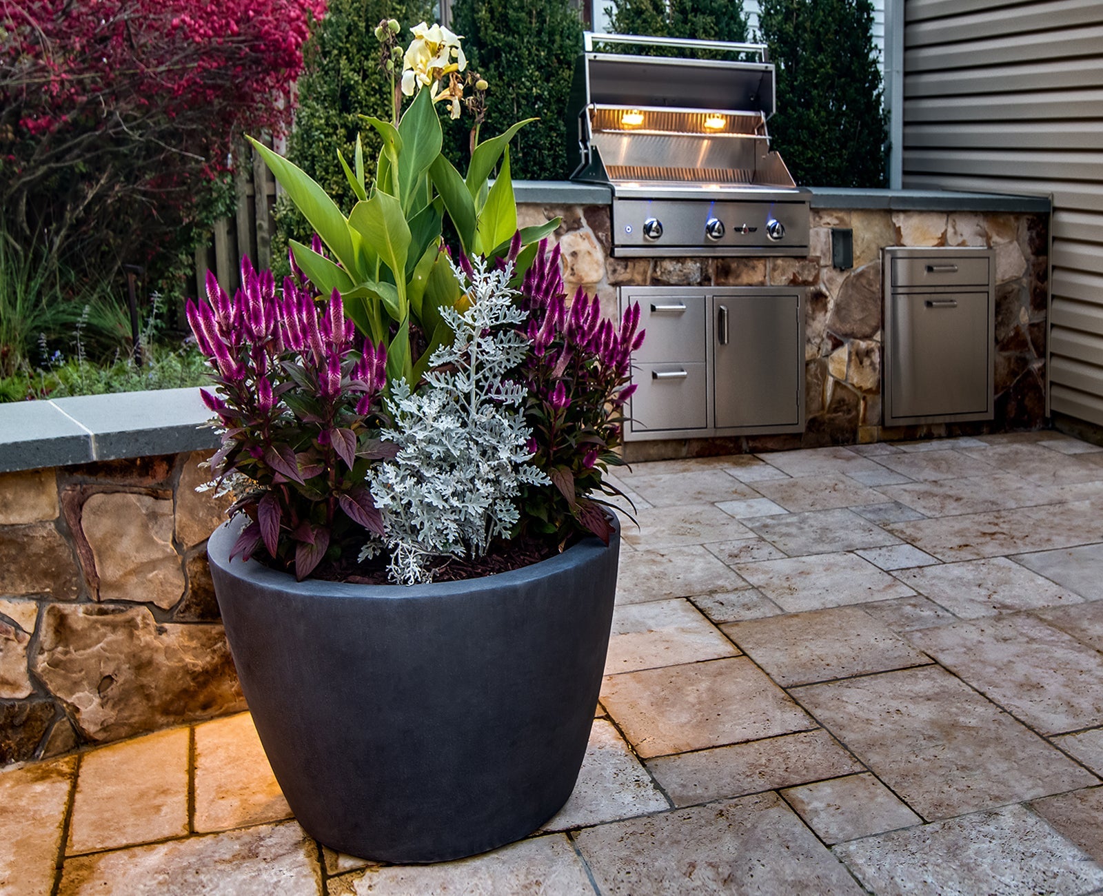 Symphony Contemporary / Modern planters Concrete Creations 