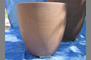 Symphony pots in pearl white Contemporary / Modern planters Concrete Creations 